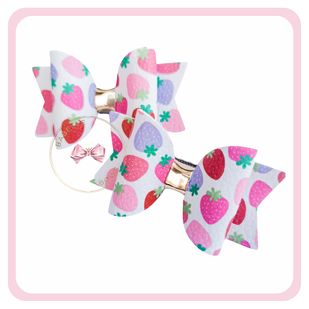 Juice strawberry summer pigtail hair bows are a cute way to hold back your hair this summer. These beautiful soft pink bows are made from high quality faux leather, each bow measures 2.5 inches/6cm. 